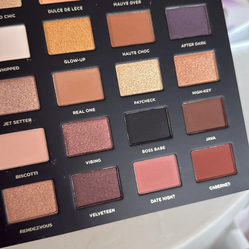 NEW- Iconic London Booming & Gleaming Eyeshadow Palette